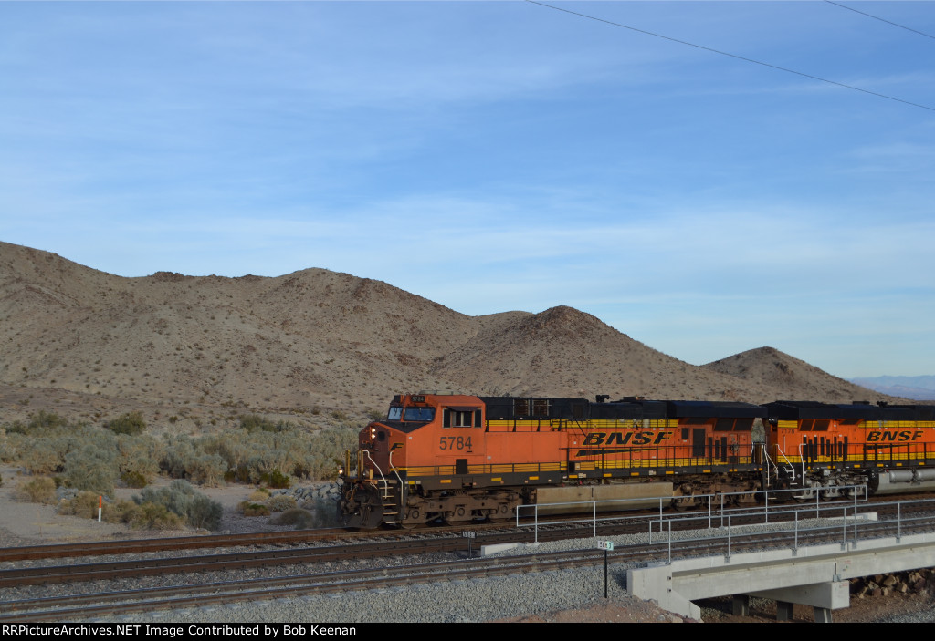 BNSF 5784